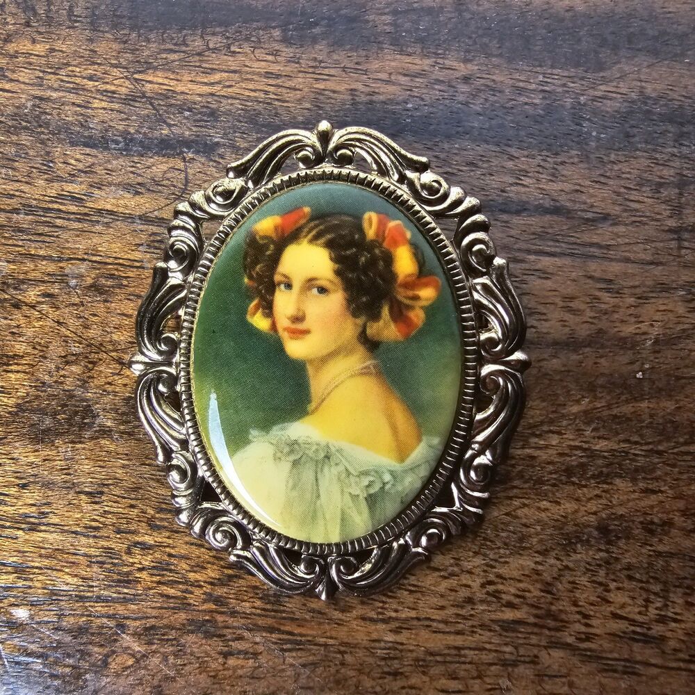 Vintage Victorian Revival Lady Portrait Brooch – Gold Tone Green Oval Cameo